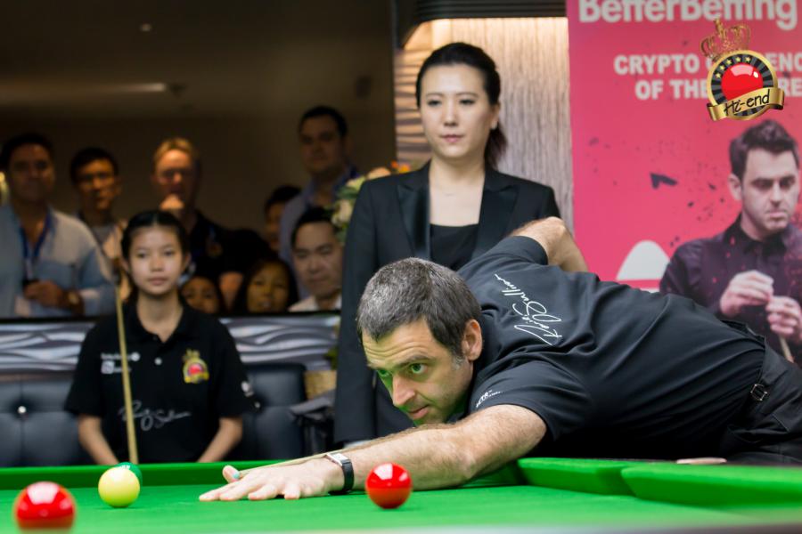 ronnie in action, Hi-end snooker club