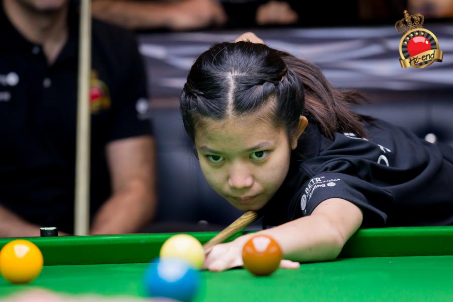 ronnie in action, Hi-end snooker club