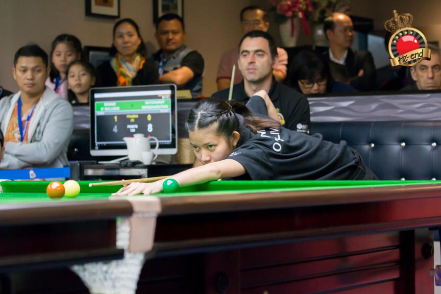 ronnie in action, Hi-end snooker club