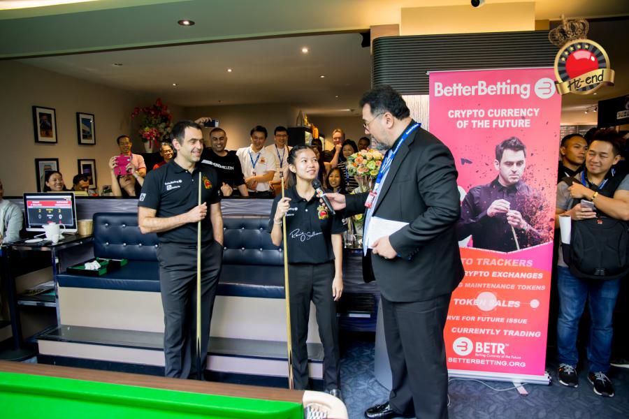 ronnie in action, Hi-end snooker club