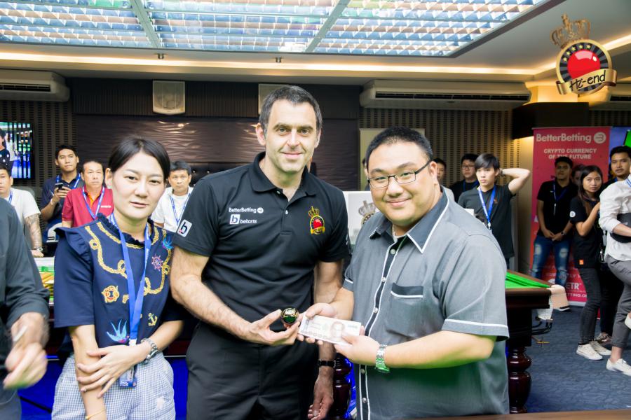 ronnie in action, Hi-end snooker club