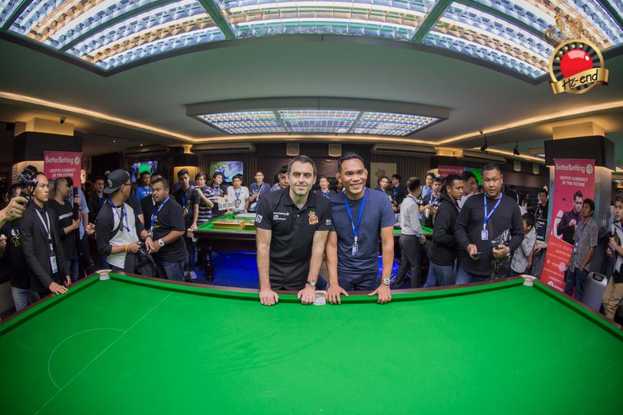 ronnie in action, Hi-end snooker club