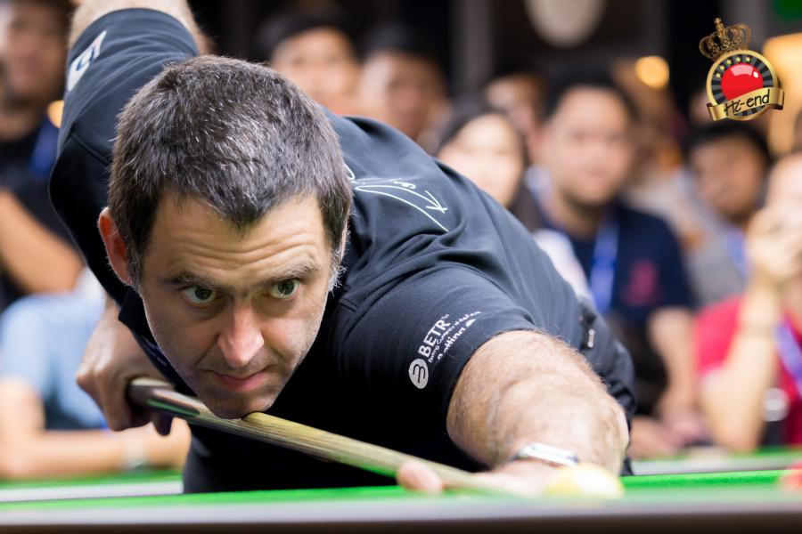 ronnie in action, Hi-end snooker club