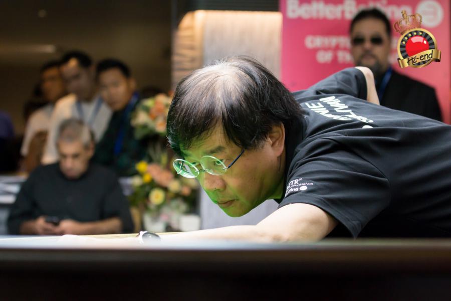ronnie in action, Hi-end snooker club