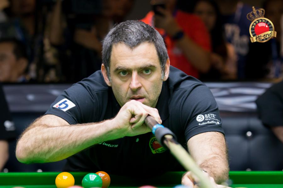 ronnie in action, Hi-end snooker club