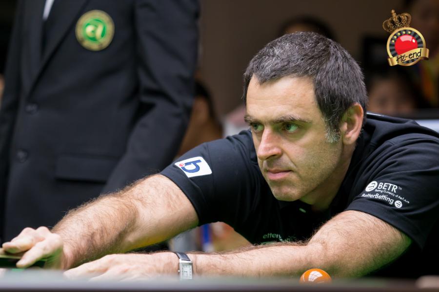 ronnie in action, Hi-end snooker club