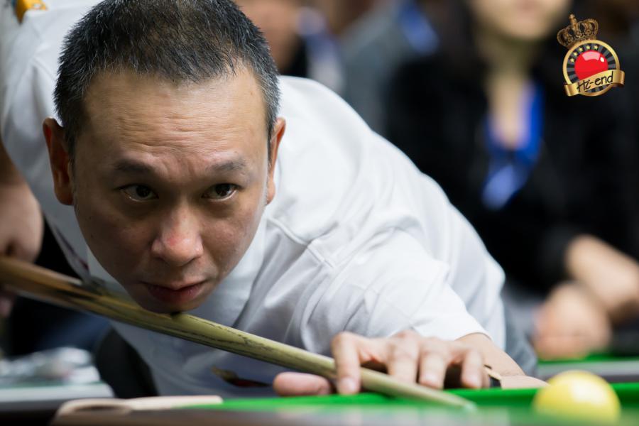 ronnie in action, Hi-end snooker club