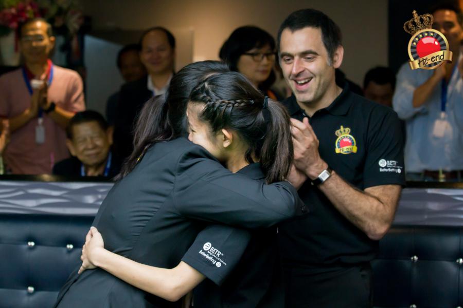 ronnie in action, Hi-end snooker club