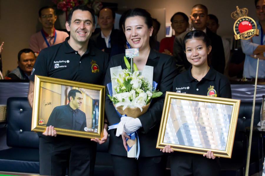 ronnie in action, Hi-end snooker club