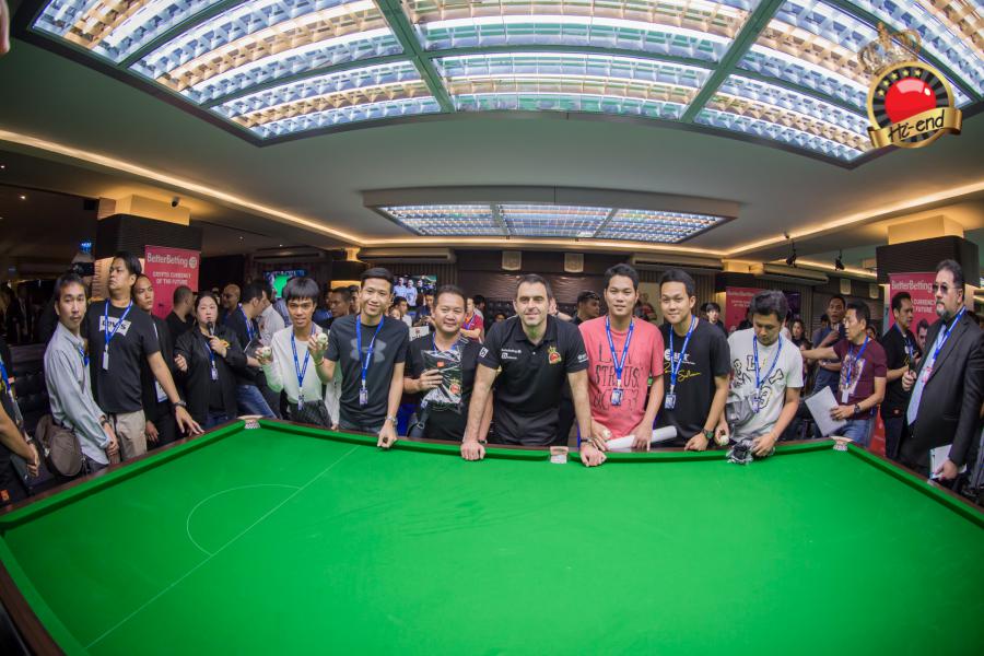 ronnie in action, Hi-end snooker club