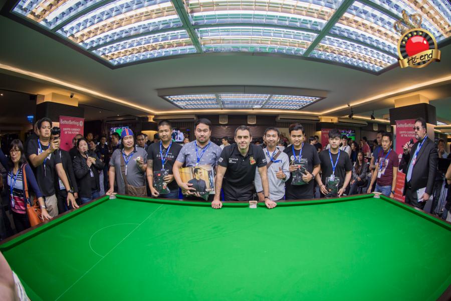 ronnie in action, Hi-end snooker club