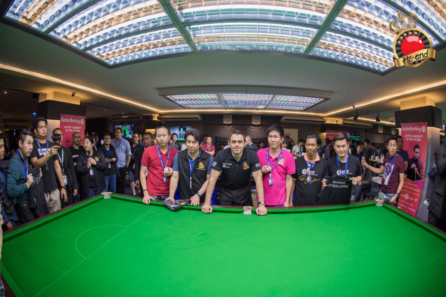 ronnie in action, Hi-end snooker club